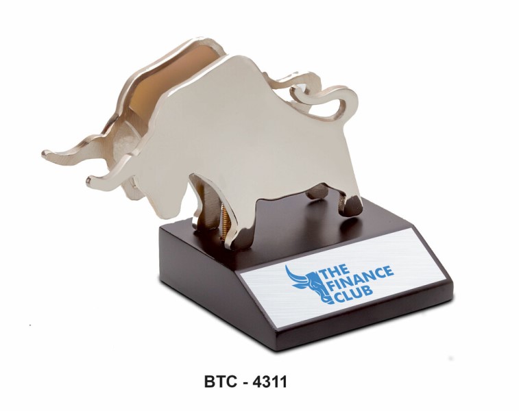 Bull Market Desk Trophy – Symbol of Strength and Success
