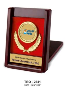 Compact Laurel Plaque – Elegant Desk & Recognition Award