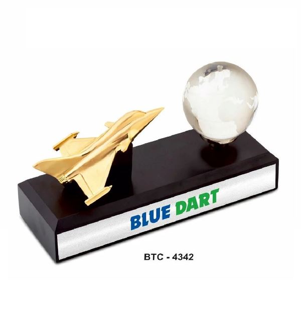 Gold-Plated Metal Rafale Aeroplane with Crystal Globe – Premium Corporate Gift & Desk Décor