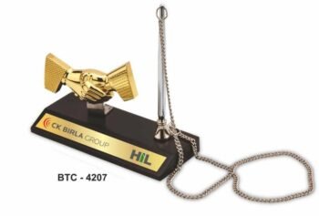 Golden Handshake Pen Stand – Corporate Gift...