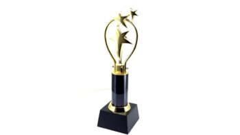 Heart Star Trophy – Black & Gold...