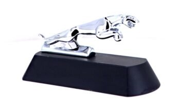 Jaguar Memento – Symbolic Desk Accessory &...